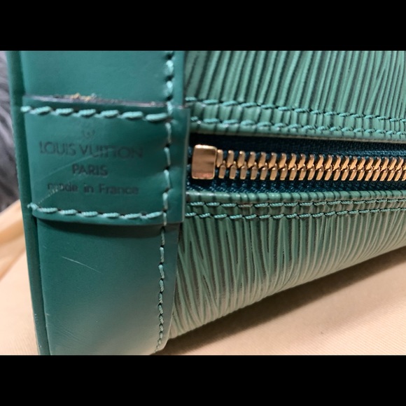 Louis Vuitton Alma EPI PM Authentic - Picture 8 of 9